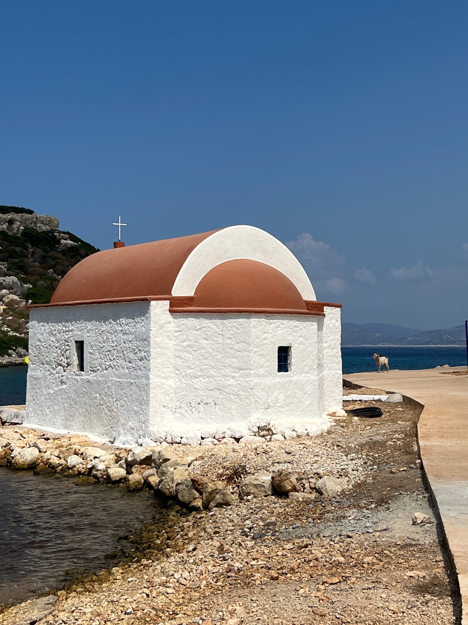 The chapel and small whitewashed buildings of Ro island